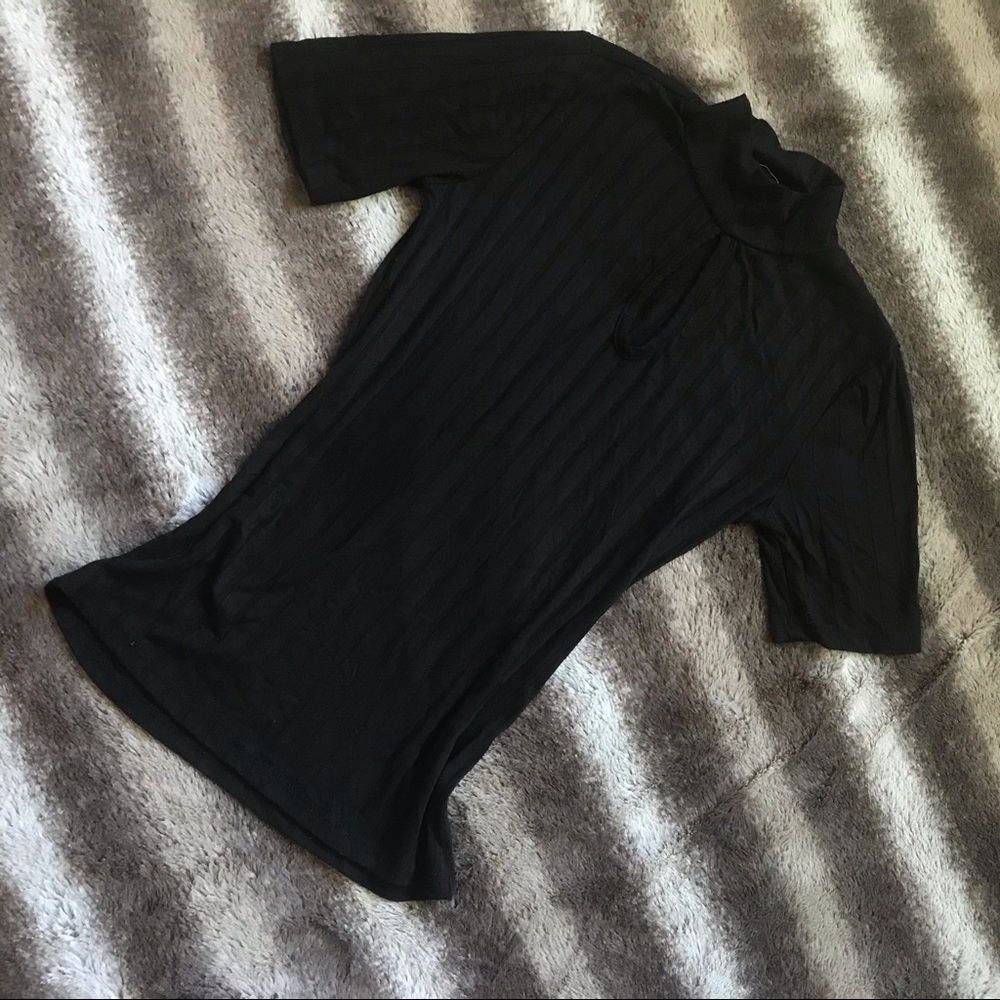 Black ribbed shirt 🖤